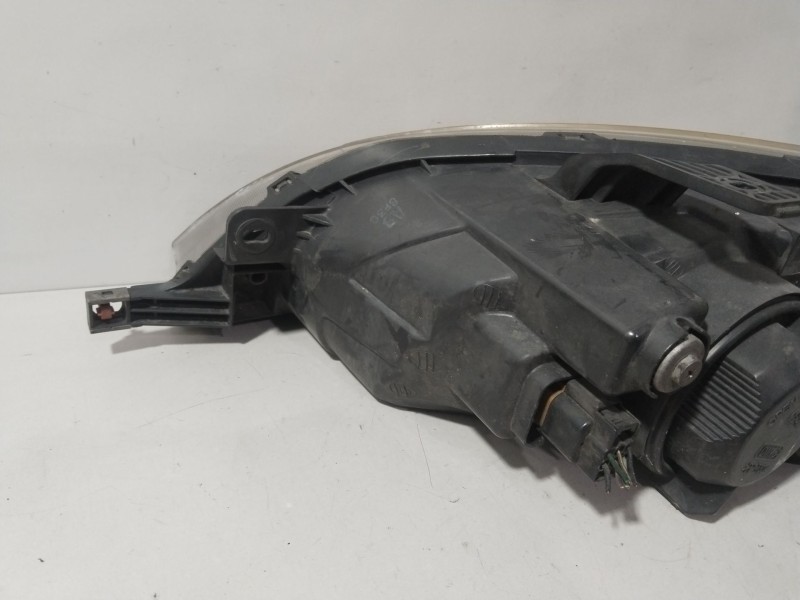 Recambio de faro derecho para chevrolet lacetti (j200) 2.0 d referencia OEM IAM 96943713  