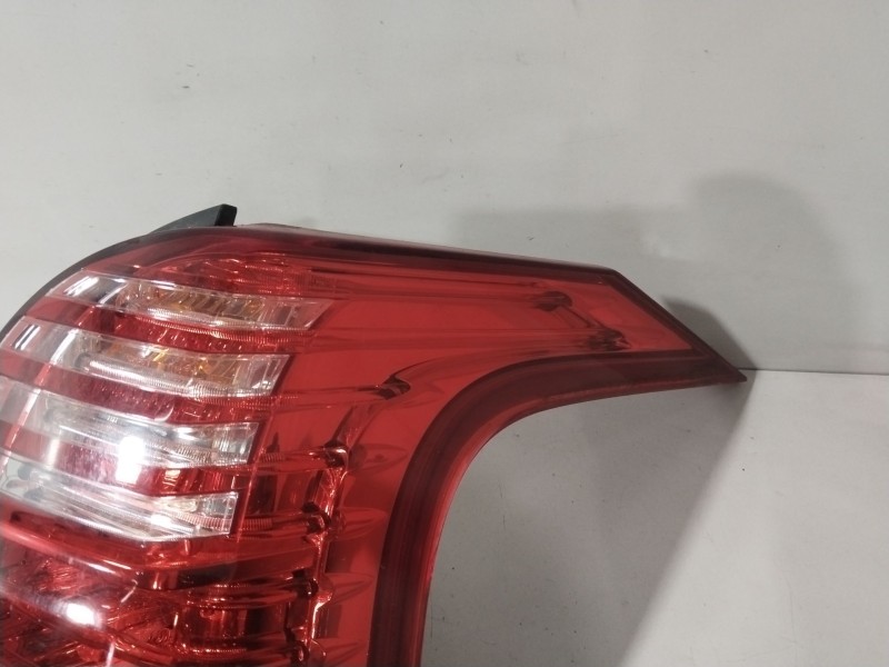 Recambio de piloto trasero derecho para peugeot 5008 (0u_, 0e_) 1.6 16v referencia OEM IAM 6351KH 9672666680 