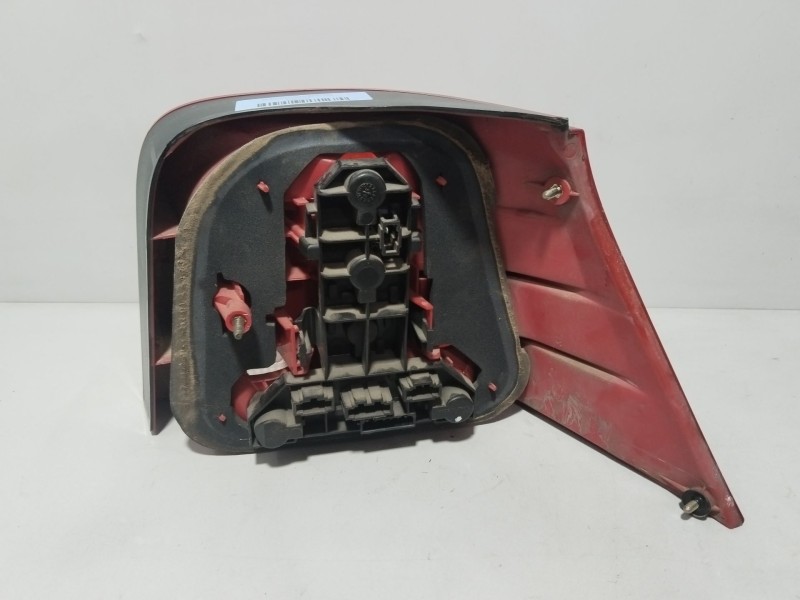 Recambio de piloto trasero izquierdo para volkswagen golf iv (1j1) 1.6 referencia OEM IAM 37750719  