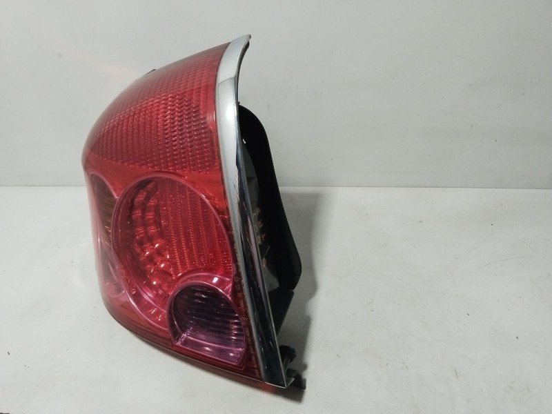 Recambio de piloto trasero derecho para toyota avensis (_t25_) 2.2 d-4d (adt251_) referencia OEM IAM 8155105160  