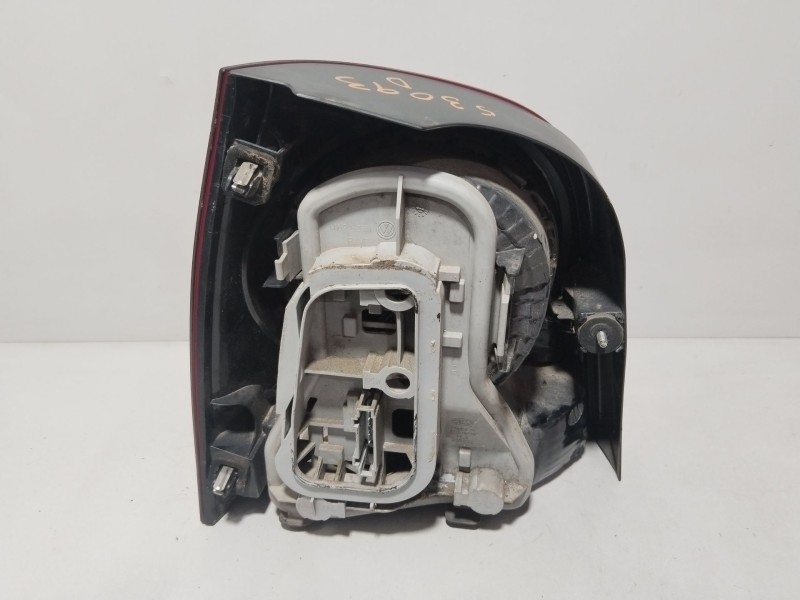 Recambio de piloto trasero derecho para volkswagen polo iv (9n_, 9a_) 1.4 16v referencia OEM IAM 6Q6945258F  