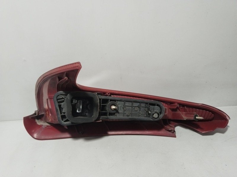 Recambio de piloto trasero derecho para peugeot 206 sw (2e/k) 2.0 hdi referencia OEM IAM 6351R4  