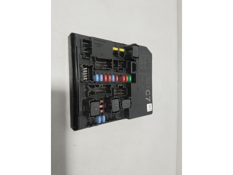 Recambio de caja reles / fusibles para nissan juke (f15) 1.5 dci referencia OEM IAM 284B71KB0B  