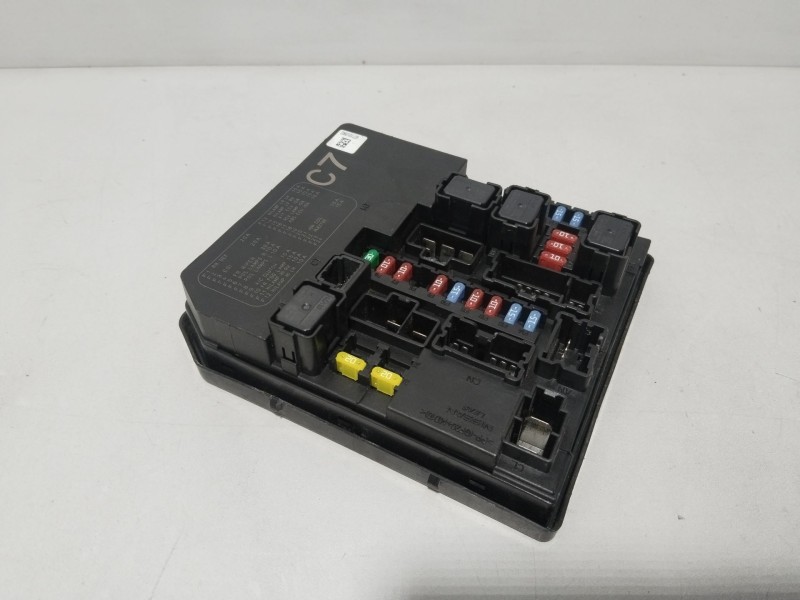 Recambio de caja reles / fusibles para nissan juke (f15) 1.5 dci referencia OEM IAM 284B71KB0B  