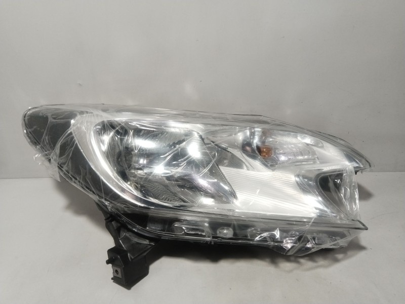 Recambio de faro derecho para nissan note (e12) 1.5 dci referencia OEM IAM 260103WF0A  