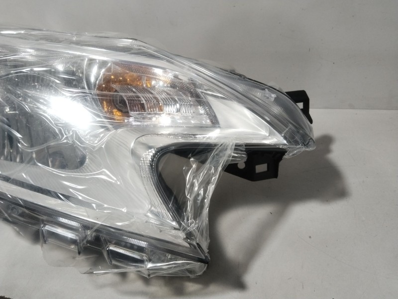 Recambio de faro derecho para nissan note (e12) 1.5 dci referencia OEM IAM 260103WF0A  