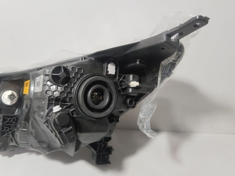 Recambio de faro derecho para nissan note (e12) 1.5 dci referencia OEM IAM 260103WF0A  