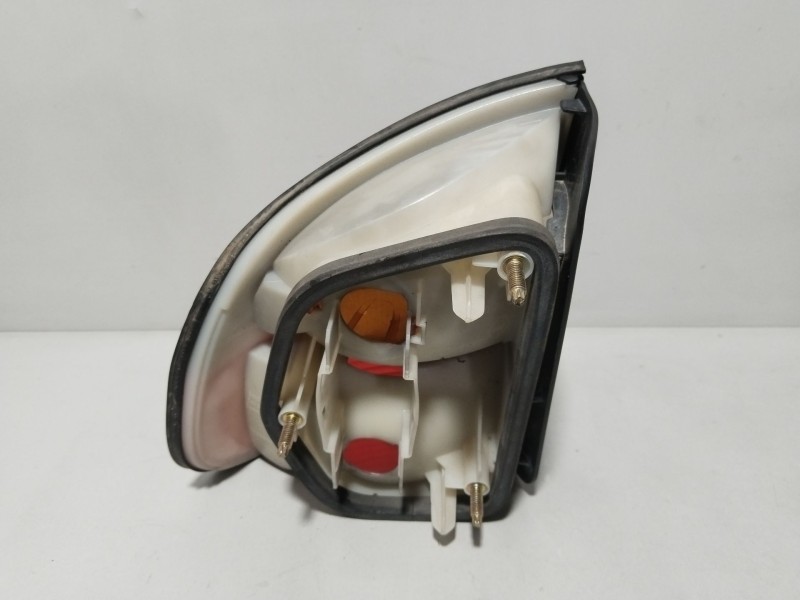 Recambio de piloto trasero derecho para renault safrane ii (b54_) 2.5 20v (b54f) referencia OEM IAM 7700808304  