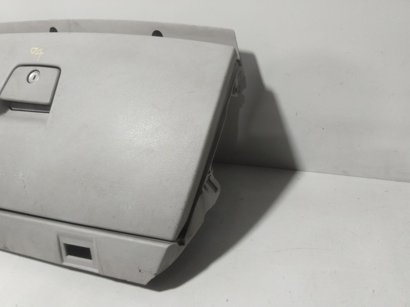 Recambio de guantera para volvo v50 familiar 2.0 d kinetic referencia OEM IAM 9123248  