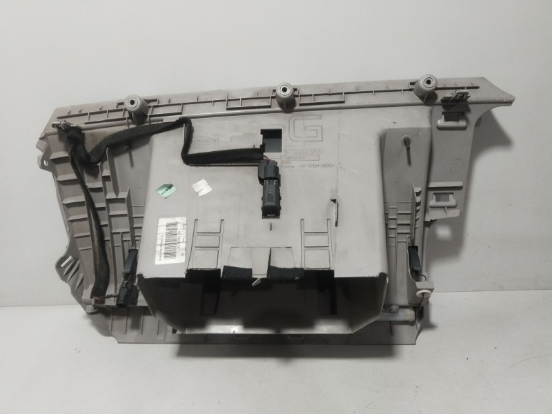 Recambio de guantera para volvo v50 familiar 2.0 d kinetic referencia OEM IAM 9123248  