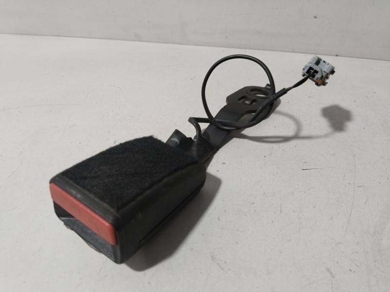 Recambio de enganche cinturon delantero derecho para peugeot 208 access referencia OEM IAM 24913AEU  