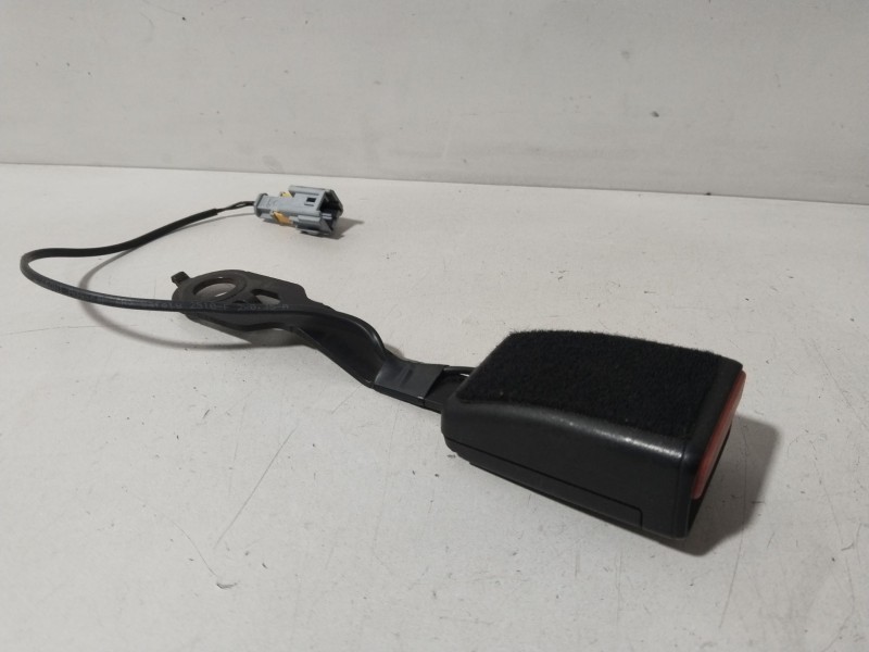 Recambio de enganche cinturon delantero izquierdo para peugeot 208 access referencia OEM IAM 24913AEU  