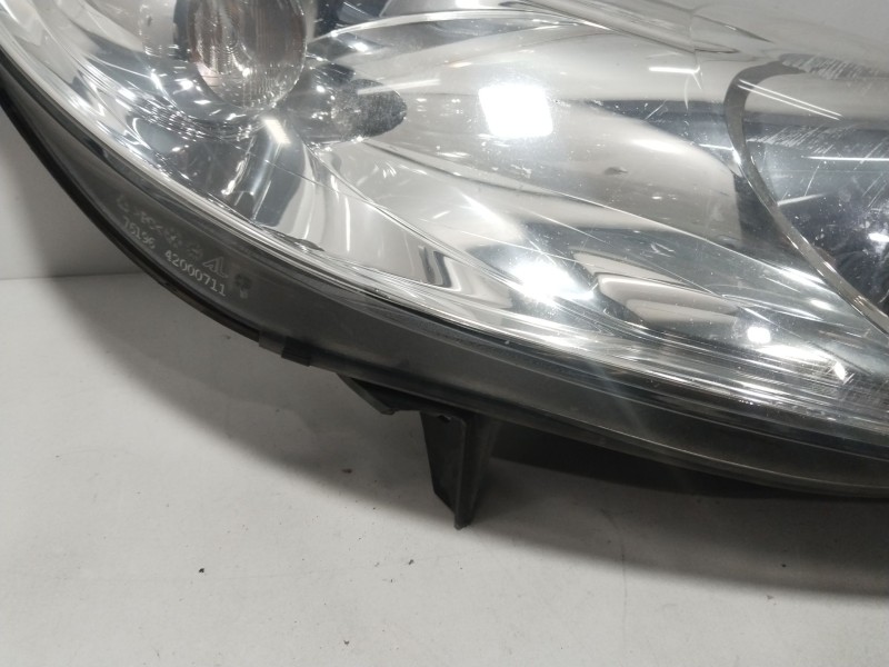 Recambio de faro derecho para peugeot 407 (6d_) 2.2 hdi 170 (6d4hth) referencia OEM IAM 0301213272  