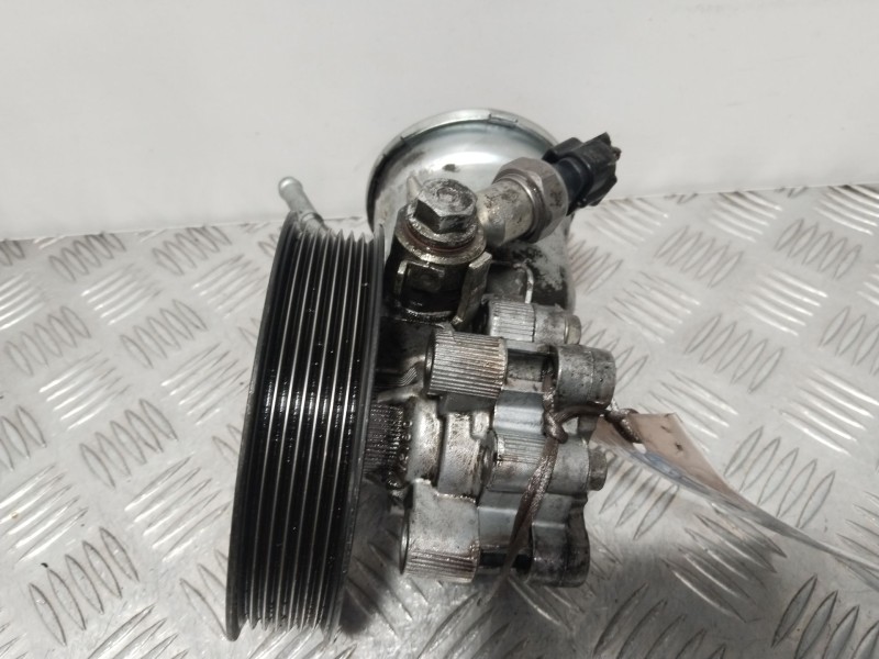 Recambio de bomba direccion para toyota avensis (_t25_) 2.2 d-4d (adt251_) referencia OEM IAM 4431005120  
