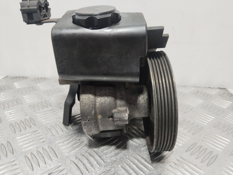 Recambio de bomba direccion para peugeot 206 hatchback (2a/c) 1.4 i referencia OEM IAM 9636868880  