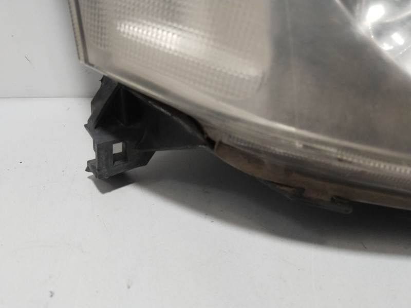 Recambio de faro derecho para toyota avensis (_t25_) 2.2 d-4d (adt251_) referencia OEM IAM E138422  