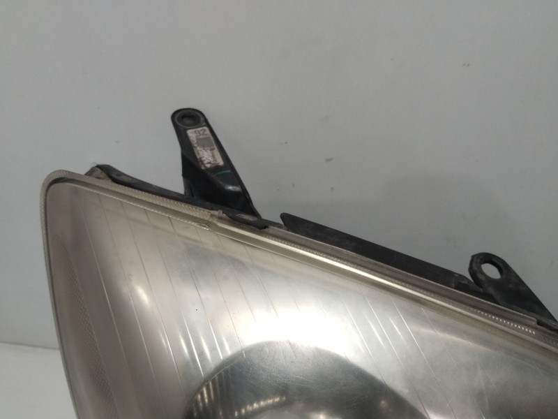 Recambio de faro derecho para toyota avensis (_t25_) 2.2 d-4d (adt251_) referencia OEM IAM E138422  