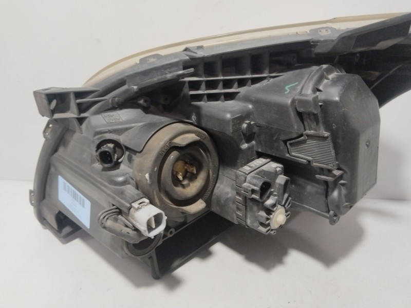 Recambio de faro derecho para toyota avensis (_t25_) 2.2 d-4d (adt251_) referencia OEM IAM E138422  