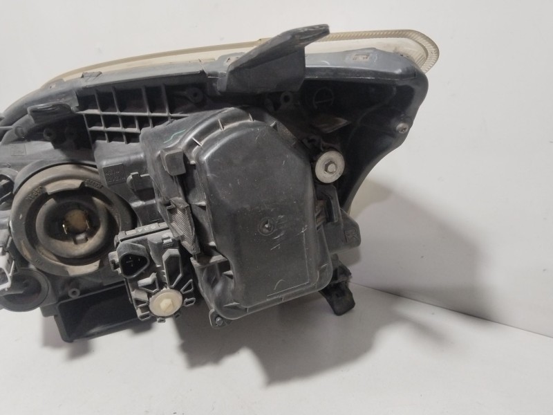 Recambio de faro derecho para toyota avensis (_t25_) 2.2 d-4d (adt251_) referencia OEM IAM E138422  