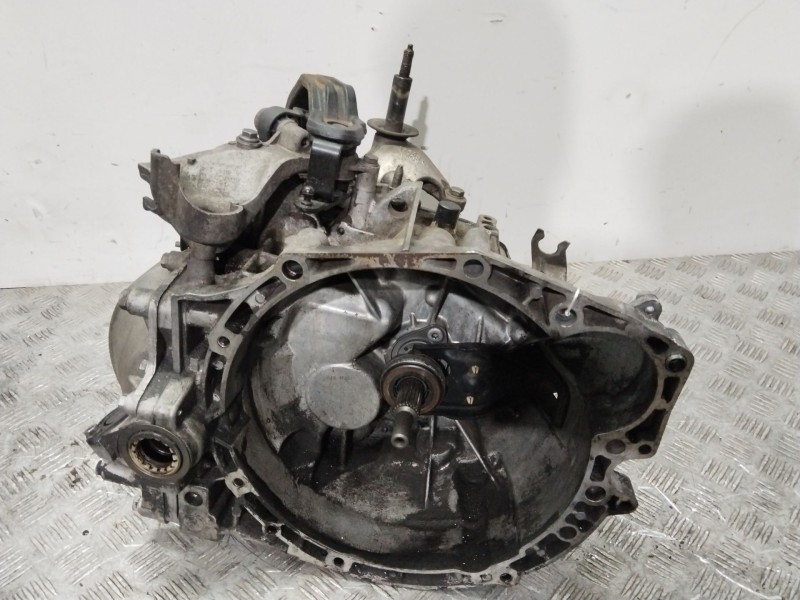 Recambio de caja cambios para toyota auris (_e15_) 1.4 d-4d (nde150_) referencia OEM IAM 3030012B00  