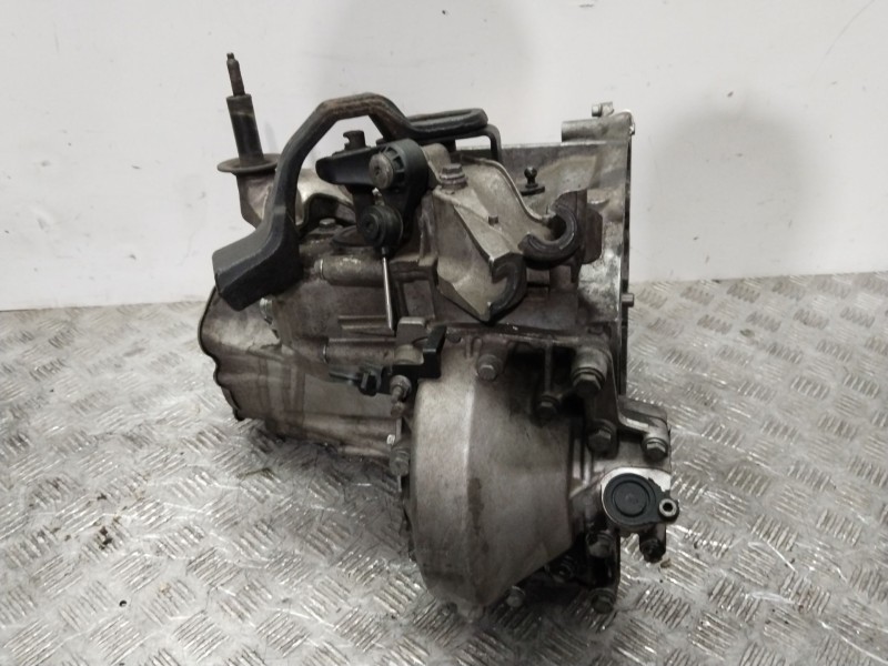 Recambio de caja cambios para toyota auris (_e15_) 1.4 d-4d (nde150_) referencia OEM IAM 3030012B00  