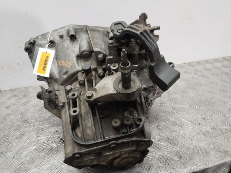 Recambio de caja cambios para toyota auris (_e15_) 1.4 d-4d (nde150_) referencia OEM IAM 3030012B00  