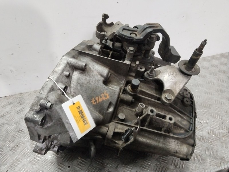 Recambio de caja cambios para toyota auris (_e15_) 1.4 d-4d (nde150_) referencia OEM IAM 3030012B00  