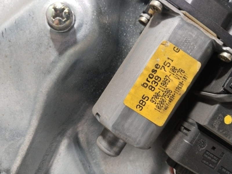 Recambio de elevalunas trasero izquierdo para volkswagen passat berlina (3b2) comfortline referencia OEM IAM   ELECTRICO