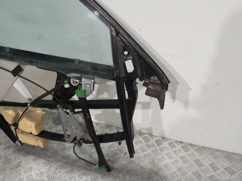 Recambio de elevalunas delantero derecho para audi a4 berlina (b5) 1.8 referencia OEM IAM 8D0837462  