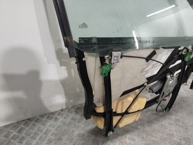 Recambio de elevalunas delantero derecho para audi a4 berlina (b5) 1.8 referencia OEM IAM 8D0837462  