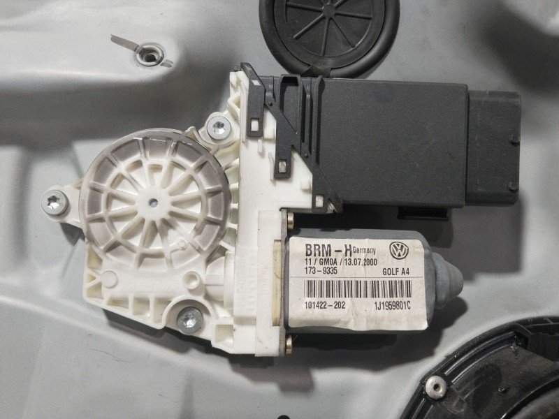 Recambio de elevalunas delantero izquierdo para volkswagen bora berlina (1j2) referencia OEM IAM 101422202  