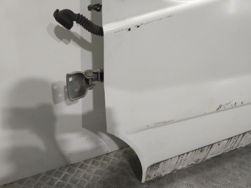 Recambio de puerta delantera izquierda para renault trafic furgón l1h1 2,7t referencia OEM IAM 7751472214  BLANCO