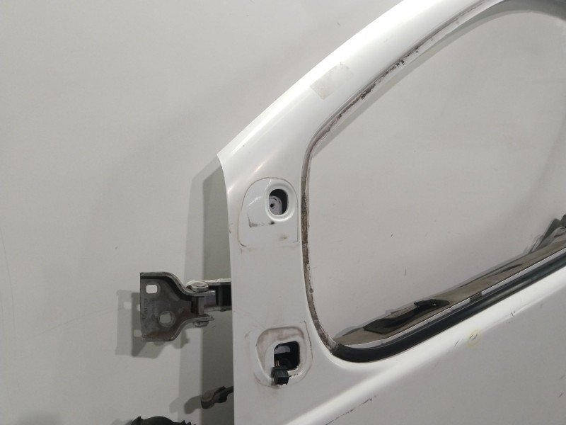 Recambio de puerta delantera izquierda para renault trafic furgón l1h1 2,7t referencia OEM IAM 7751472214  BLANCO