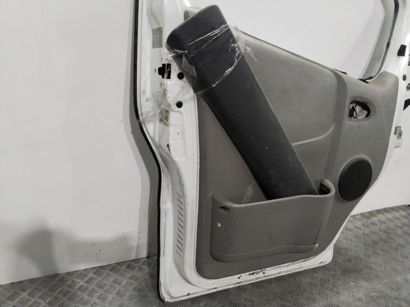 Recambio de puerta delantera izquierda para renault trafic furgón l1h1 2,7t referencia OEM IAM 7751472214  BLANCO