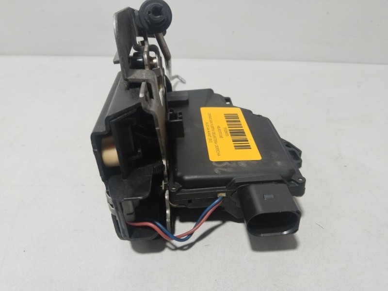 Recambio de cerradura puerta delantera derecha para audi a4 avant (b5) 1.6 referencia OEM IAM 4B1837016E  