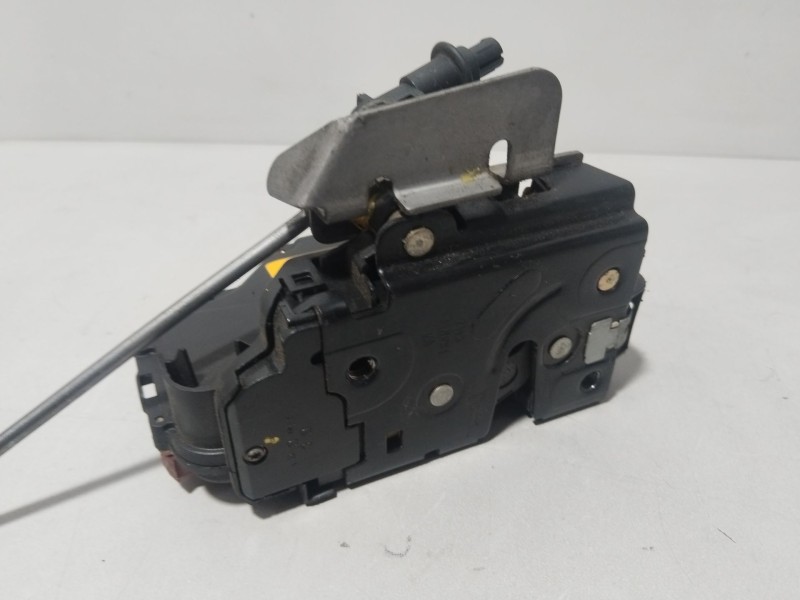 Recambio de cerradura puerta delantera derecha para audi a4 avant (b5) 1.6 referencia OEM IAM 4B1837016E  