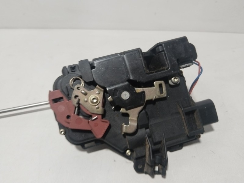 Recambio de cerradura puerta delantera derecha para audi a4 avant (b5) 1.6 referencia OEM IAM 4B1837016E  