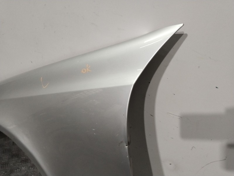 Recambio de aleta delantera izquierda para mercedes-benz clase e (w211) e 320 cdi (211.026) referencia OEM IAM A2118800718  