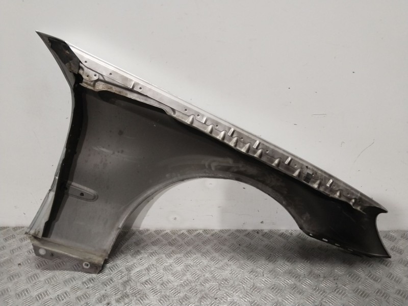 Recambio de aleta delantera izquierda para mercedes-benz clase e (w211) e 320 cdi (211.026) referencia OEM IAM A2118800718  