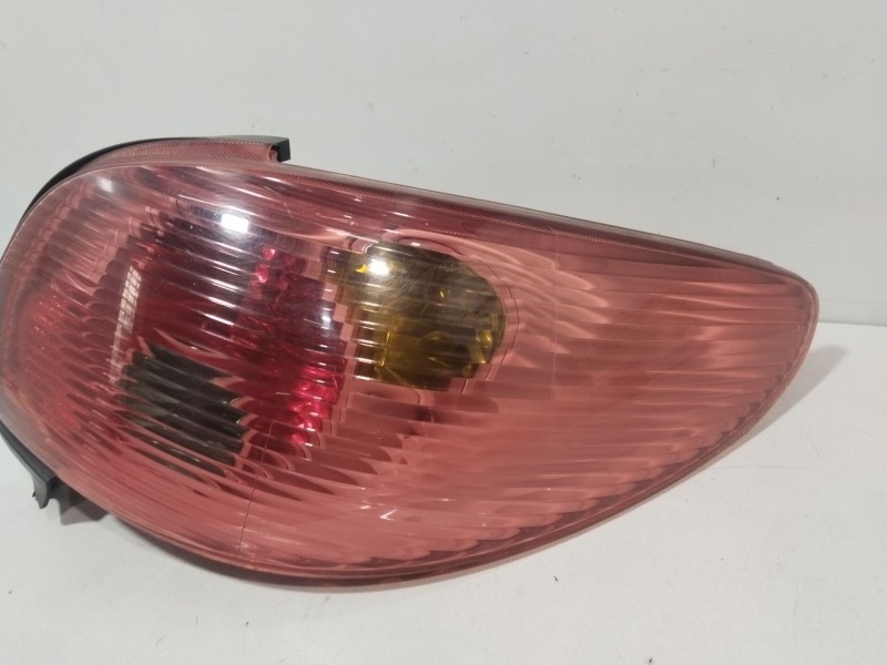 Recambio de piloto trasero derecho para peugeot 206 cc (2d) 1.6 referencia OEM IAM 6351S1  