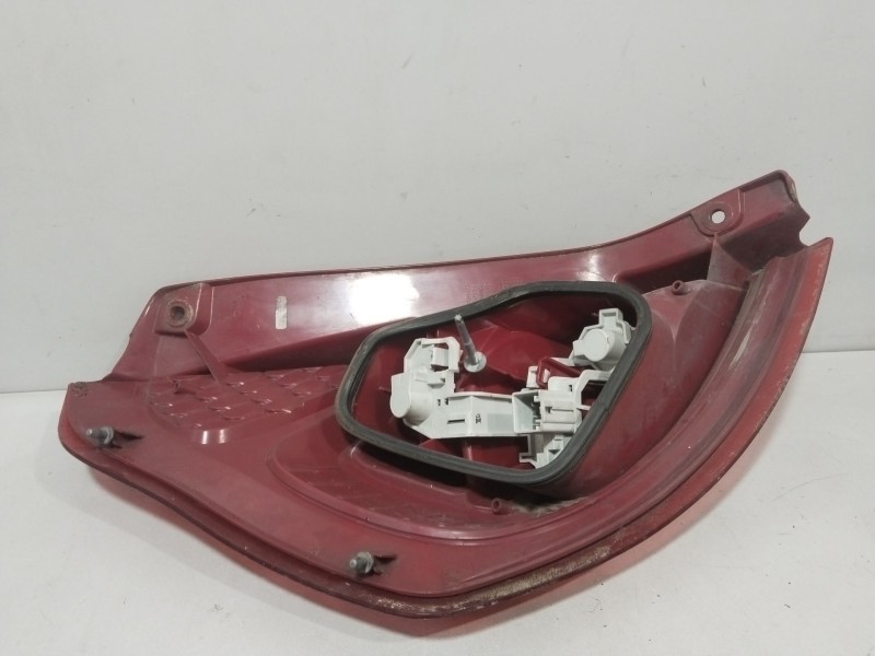 Recambio de piloto trasero derecho para ford fiesta vi (cb1, ccn) 1.25 referencia OEM IAM 8A6113404A  