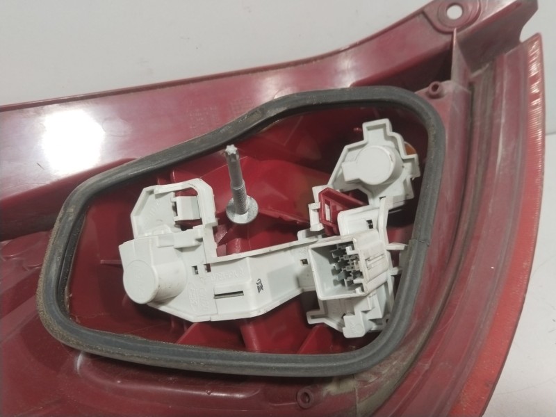 Recambio de piloto trasero derecho para ford fiesta vi (cb1, ccn) 1.25 referencia OEM IAM 8A6113404A  