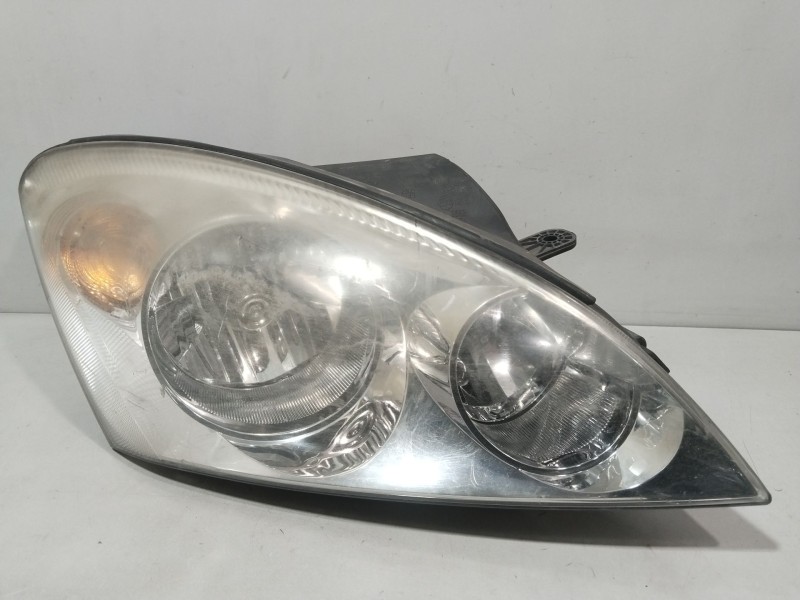 Recambio de faro derecho para kia cee´d sw (ed) 1.6 crdi 115 referencia OEM IAM 921021H000  