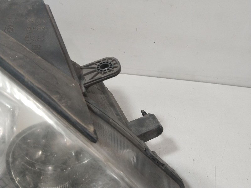 Recambio de faro derecho para kia cee´d sw (ed) 1.6 crdi 115 referencia OEM IAM 921021H000  