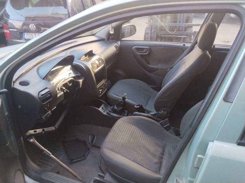 opel corsa c (x01) del año 2002