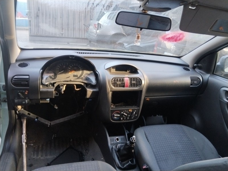 opel corsa c (x01) del año 2002