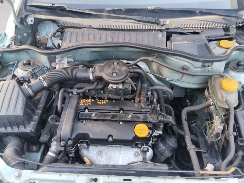 opel corsa c (x01) del año 2002