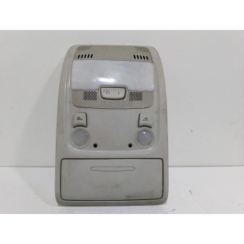 LUZ INTERIOR CENTRAL 8T0947111 