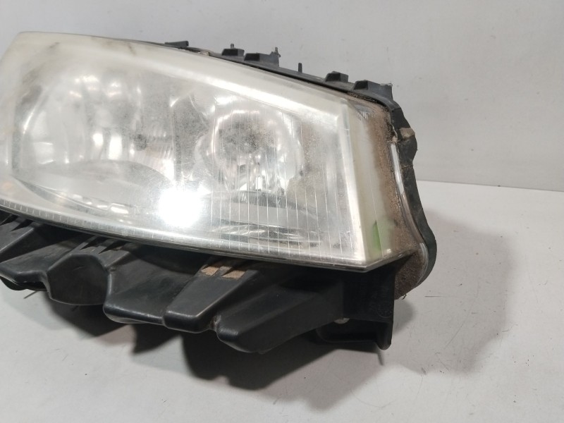 Recambio de faro derecho para renault megane ii sedán (lm0/1_) 1.4 referencia OEM IAM 89307005  