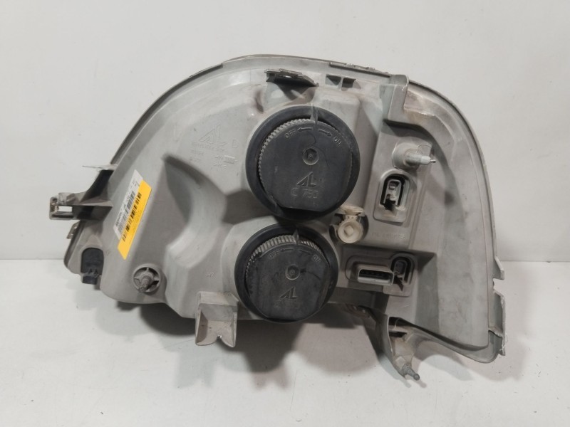 Recambio de faro derecho para nissan interstar autobús (x70) dci 120 referencia OEM IAM 8200163518  